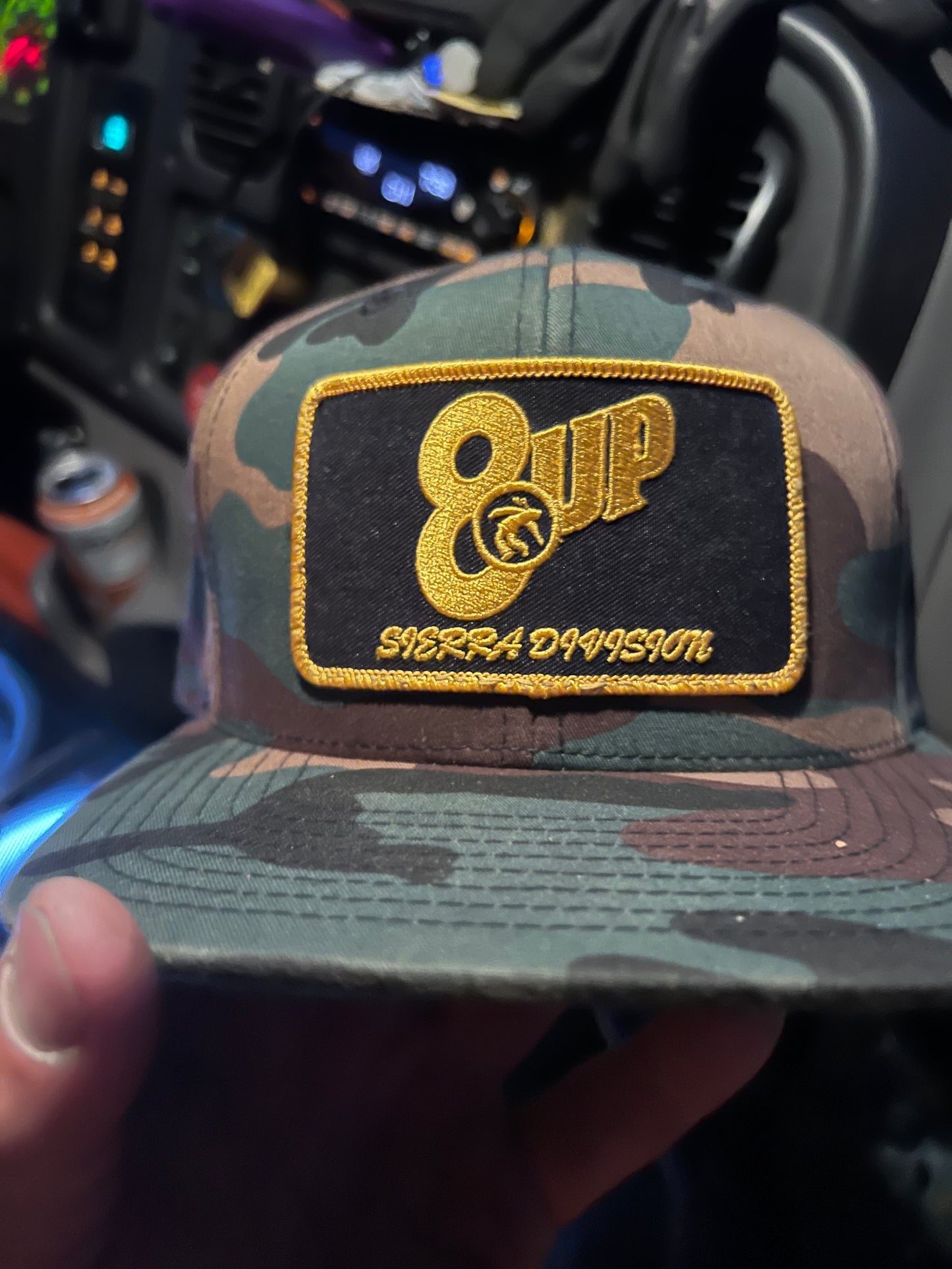 Yupoong 6089 Camo Black/Gold 8Up